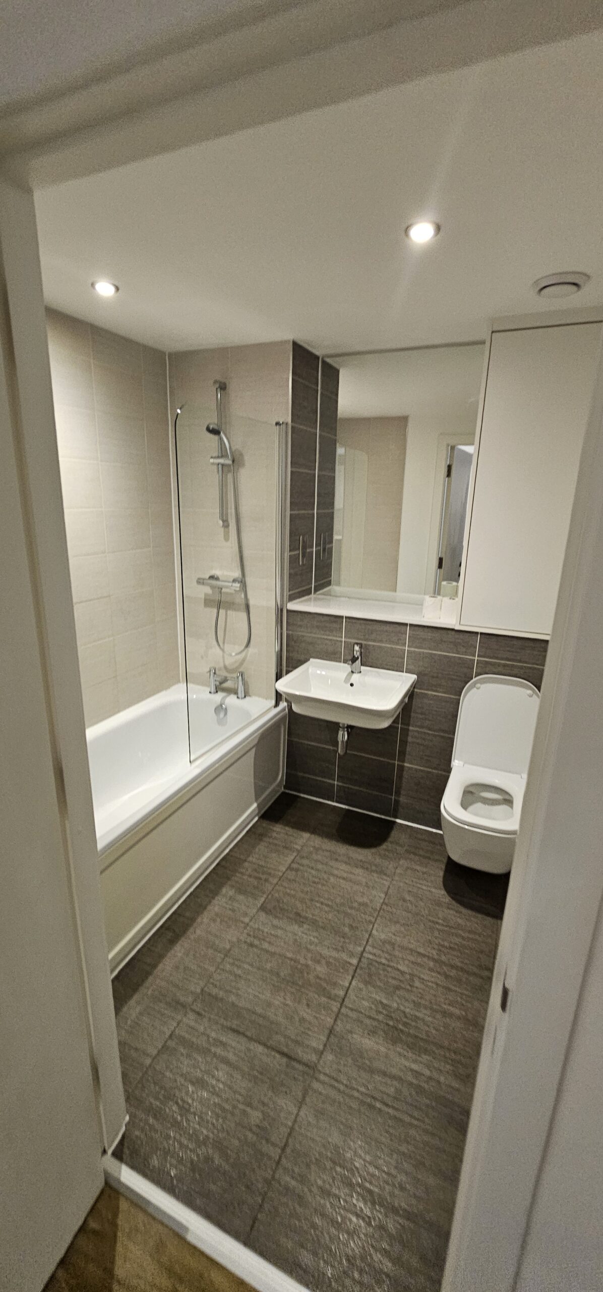 Spotless bathroom after a tenancy clean by 0161 Cleaner in Manchester